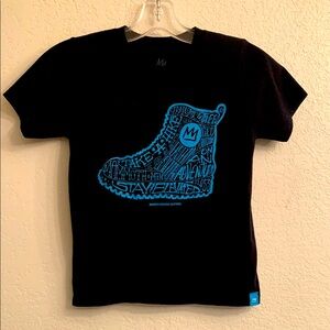 Kids “Mammoth Mountain California Black tee w/ blue outdoor boot Graphic size YS